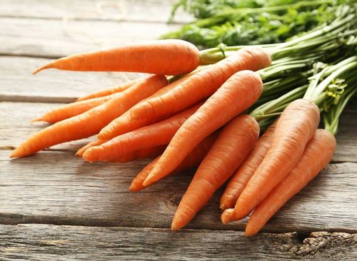 أنواع الخضروات التي تحتوي على البروتين Raw-carrots